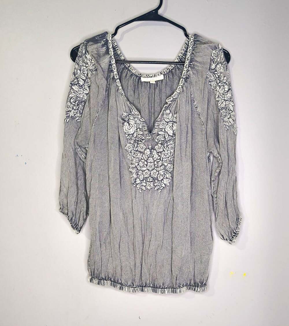 Solitaire Women's Gray Floral Embroidered V-Neck Boho peasant Blouse Size L